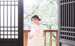 荫蒂被男人添舒服了九浅一深